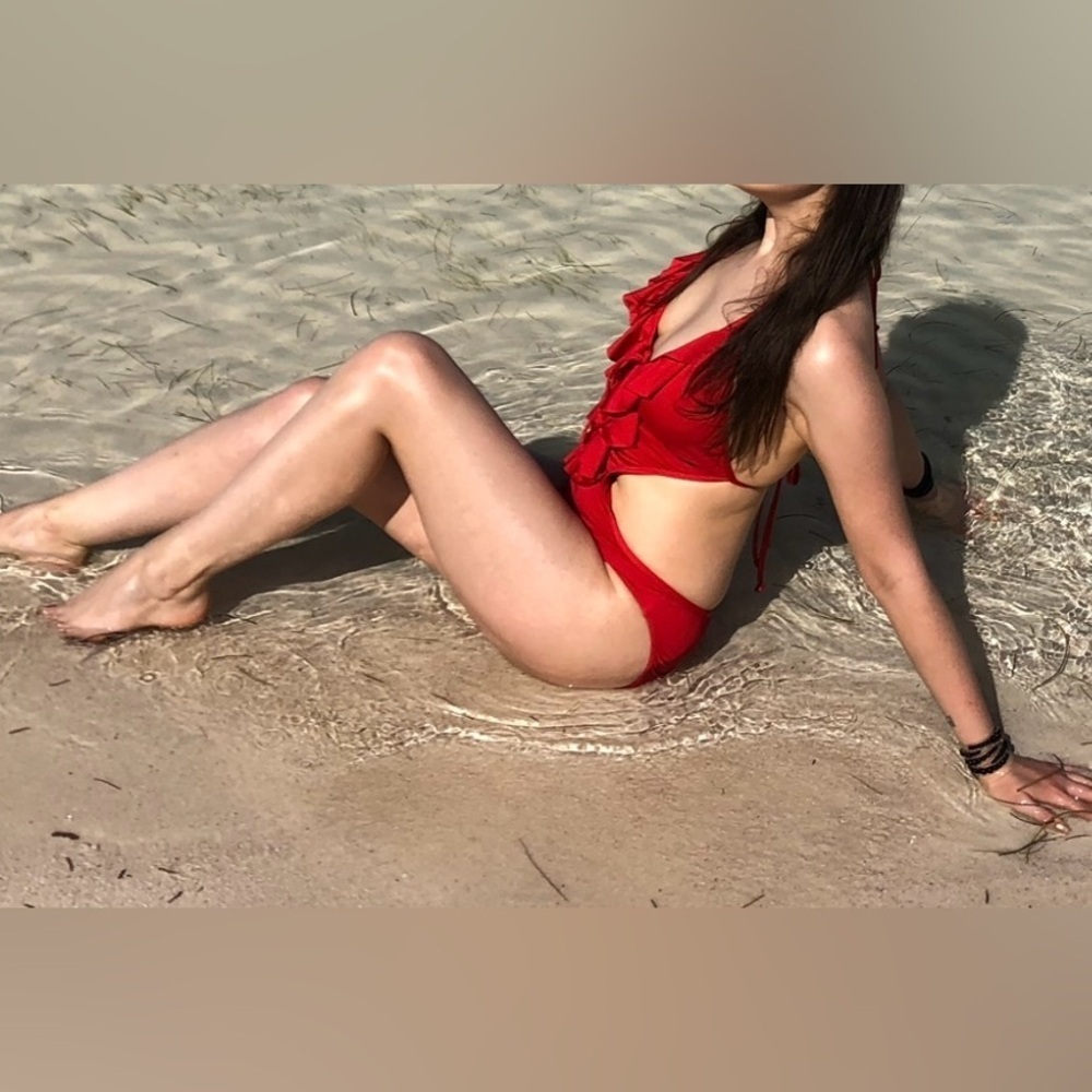 La Vie En Rose one piece swimsuit V-neck plunge ruffle bright red beach vacation - Picture 2 of 5